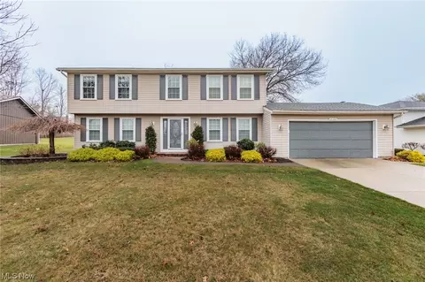 18186 N Inlet Dr, Strongsville, OH 44136