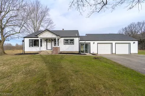 7963 East Liberty St, Hubbard, OH 44425