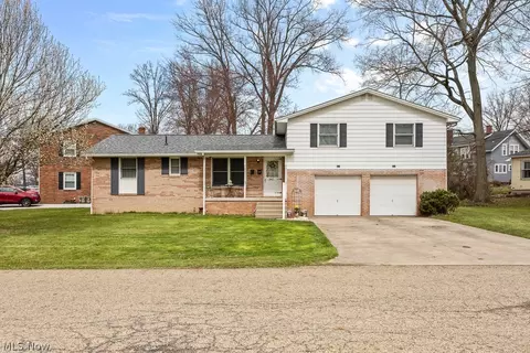 2462 S Rockhill Ave, Alliance, OH 44601