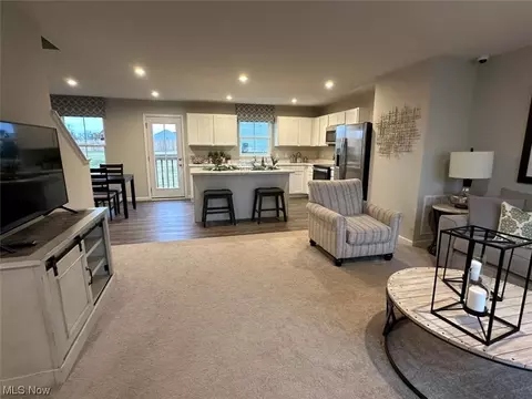 253 River Run Dr, Elyria, OH 44035 photo 2