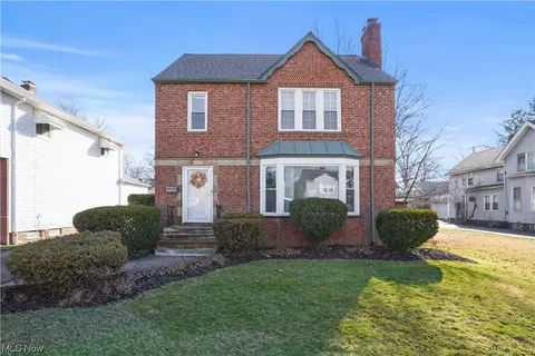 3786 Silsby Rd, University Heights, OH 44118