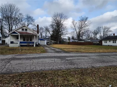 1056 Raymond NW, Warren, OH 44485