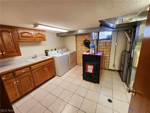 Kitchen - 106 Random Rd, Minerva, OH 44657 photo 3 of 3