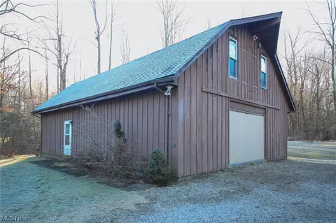 9085 Fairmount Rd, Novelty, OH 44072
