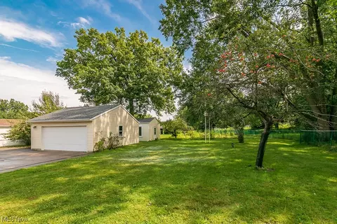 Exterior - 1915 Rockefeller Rd, Wickliffe, OH 44092 photo 3 of 10