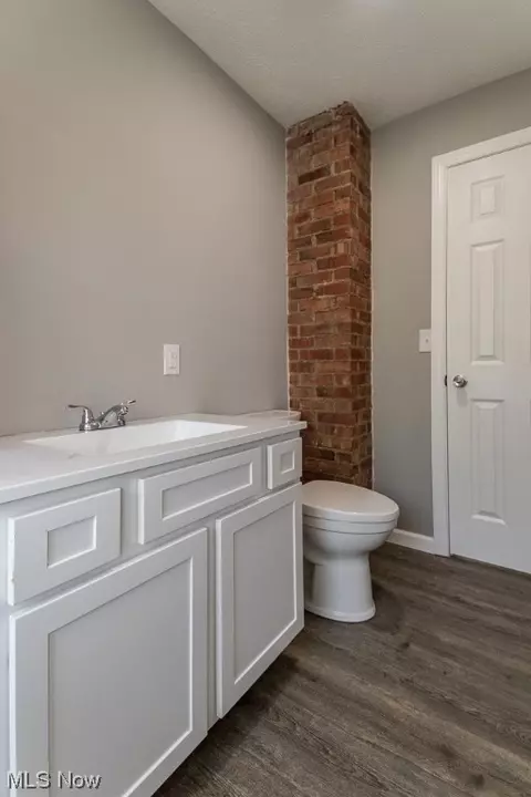 Bath - 1915 Rockefeller Rd, Wickliffe, OH 44092 photo 1 of 3