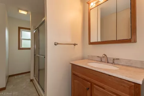 Bath - 1915 Rockefeller Rd, Wickliffe, OH 44092 photo 3 of 3