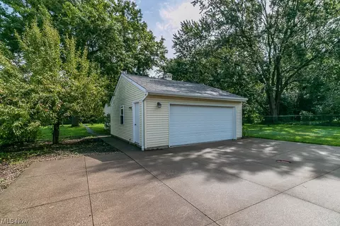 Exterior - 1915 Rockefeller Rd, Wickliffe, OH 44092 photo 5 of 10