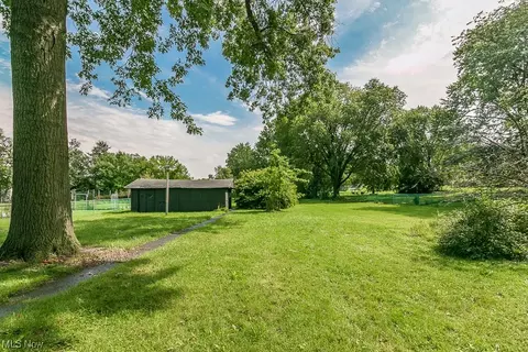 Exterior - 1915 Rockefeller Rd, Wickliffe, OH 44092 photo 8 of 10