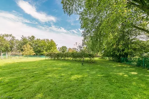 Exterior - 1915 Rockefeller Rd, Wickliffe, OH 44092 photo 7 of 10