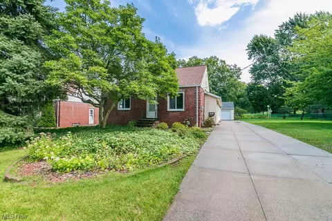 Exterior - 1915 Rockefeller Rd, Wickliffe, OH 44092 photo 10 of 10