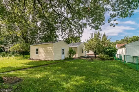 Exterior - 1915 Rockefeller Rd, Wickliffe, OH 44092 photo 4 of 10