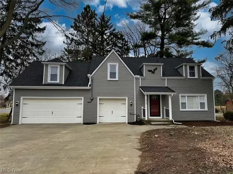 10260 W Pleasant Valley Rd, Parma, OH 44130