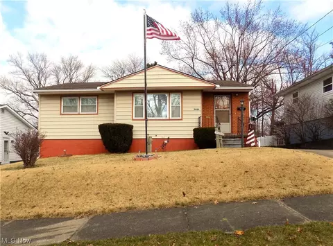 3029 Forest Park Blvd, Akron, OH 44312