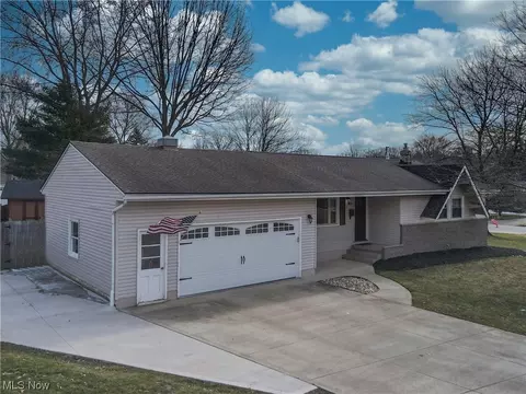 2327 Elizabeth Dr, Stow, OH 44224