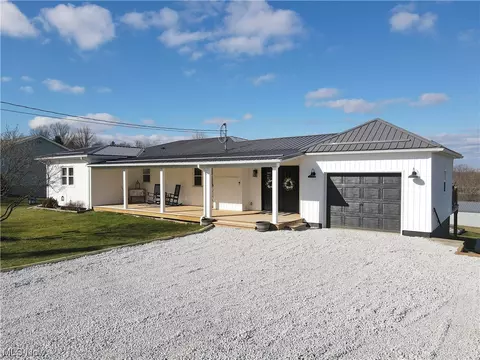 207 Forest Dr, Wellsburg, WV 26070