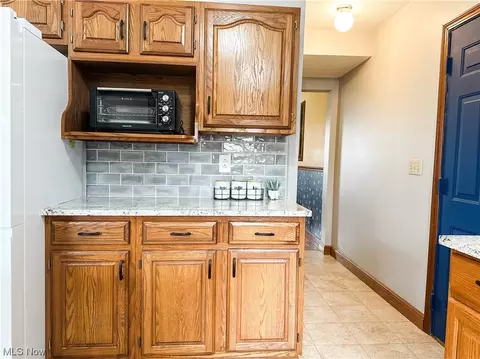 Kitchen - 318 Everson Rd, Belpre, OH 45714 photo 5 of 6