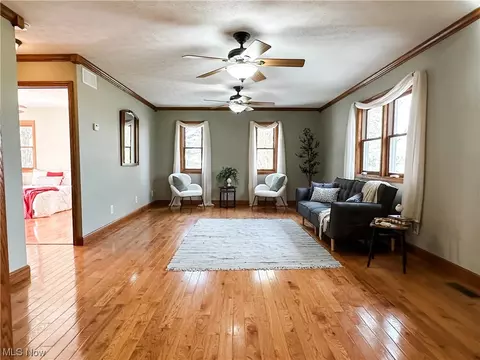 Living - 318 Everson Rd, Belpre, OH 45714 photo 3 of 5