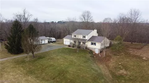 Exterior - 318 Everson Rd, Belpre, OH 45714 photo 4 of 6