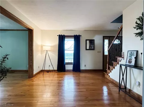 Living - 318 Everson Rd, Belpre, OH 45714 photo 1 of 5