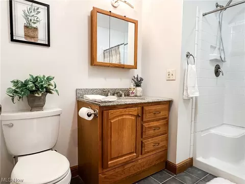 Bath - 318 Everson Rd, Belpre, OH 45714 photo 1 of 5