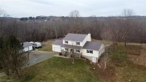 Exterior - 318 Everson Rd, Belpre, OH 45714 photo 2 of 6