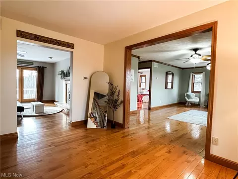 Living - 318 Everson Rd, Belpre, OH 45714 photo 2 of 5