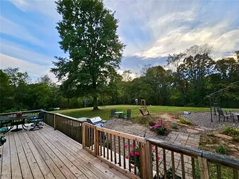 Exterior - 318 Everson Rd, Belpre, OH 45714 photo 5 of 6