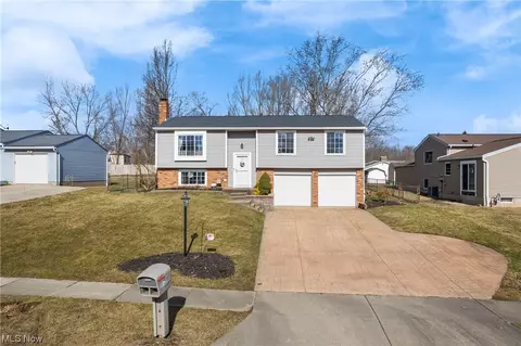 2843 E Celeste View Dr, Stow, OH 44224