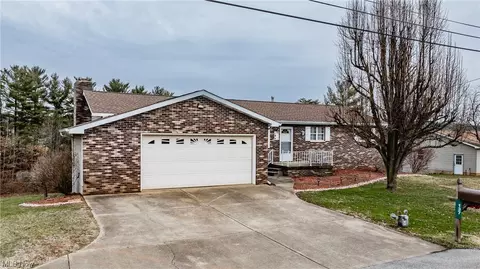 137 Greenland Pl, Washington, WV 26181