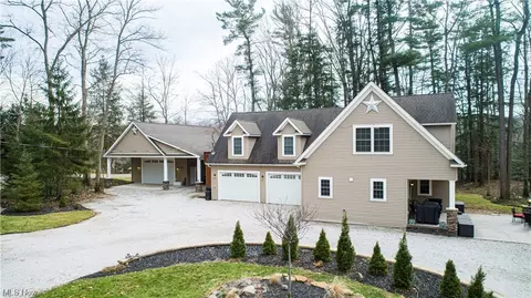 4888 Palisade Dr, Madison, OH 44057