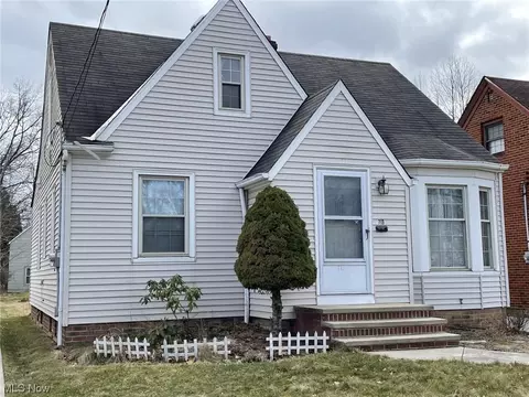 713 Tuxedo Ave, Brooklyn Heights, OH 44131