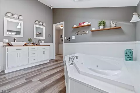 Bath - 3864 Map Dr, New Franklin, OH 44319 photo 2 of 4