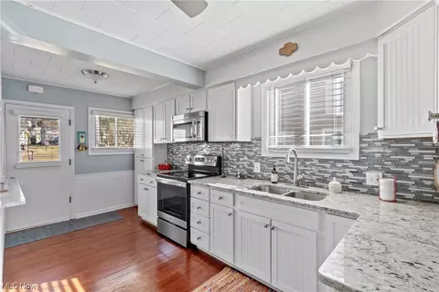 Kitchen - 3864 Map Dr, New Franklin, OH 44319 photo 1 of 5