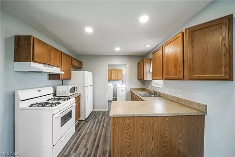 Kitchen - 9899 Green, Windham, OH 44288 photo 4 of 5
