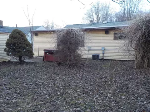 833 Poplar St, Elyria, OH 44035 photo 12