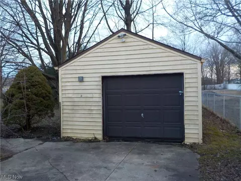 833 Poplar St, Elyria, OH 44035 photo 13