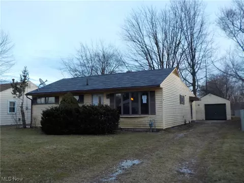 833 Poplar St, Elyria, OH 44035