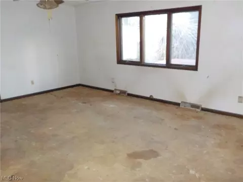 833 Poplar St, Elyria, OH 44035 photo 5