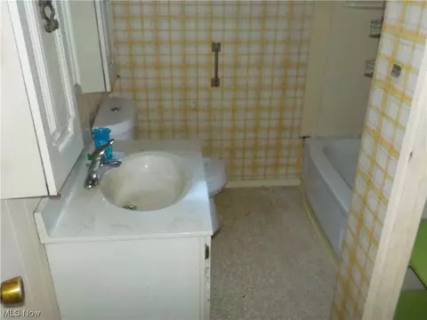 833 Poplar St, Elyria, OH 44035 photo 7