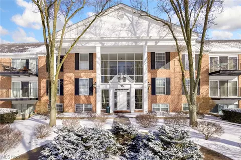 75 Atterbury Blvd #105, Hudson, OH 44236