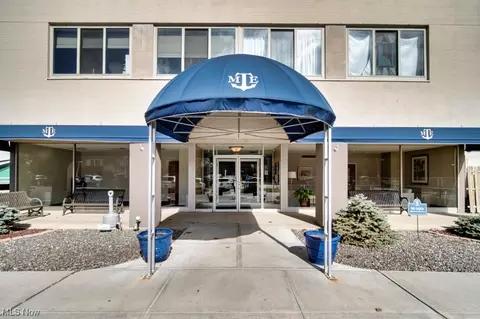 12520 Edgewater Dr #1407, Lakewood, OH 44107