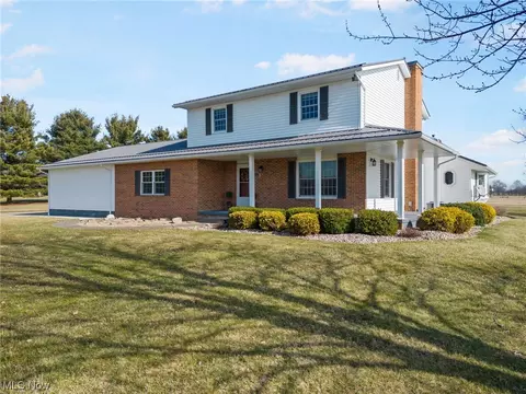 4254 Avalon Rd NW, Carrollton, OH 44615