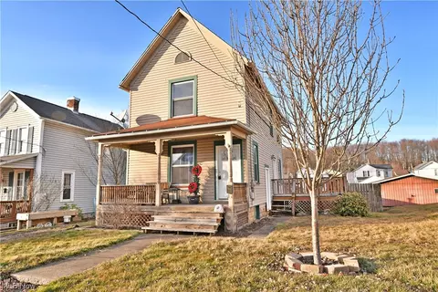 370 E Martin St, East Palestine, OH 44413