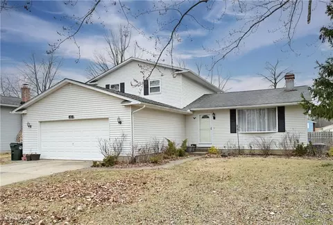 416 Oaknoll Dr, Amherst, OH 44001