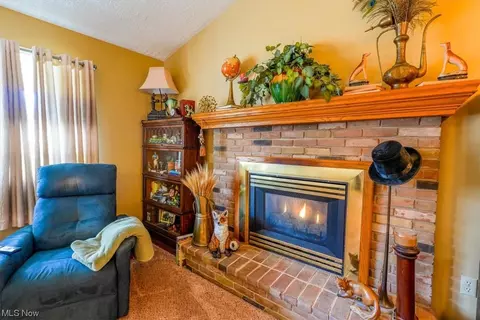 Living - 2706 Burlingham Dr, Ashtabula, OH 44004 photo 2 of 9
