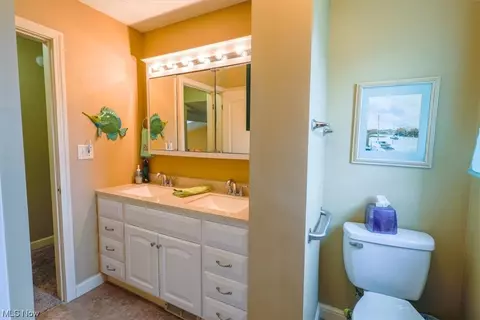 Bath - 2706 Burlingham Dr, Ashtabula, OH 44004 photo 2 of 7