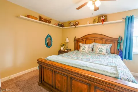 Bedroom - 2706 Burlingham Dr, Ashtabula, OH 44004 photo 3 of 9