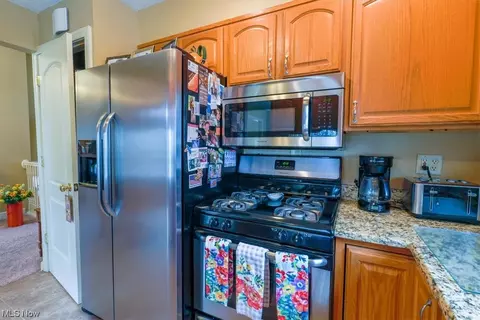 Kitchen - 2706 Burlingham Dr, Ashtabula, OH 44004 photo 2 of 5