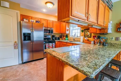 Kitchen - 2706 Burlingham Dr, Ashtabula, OH 44004 photo 3 of 5